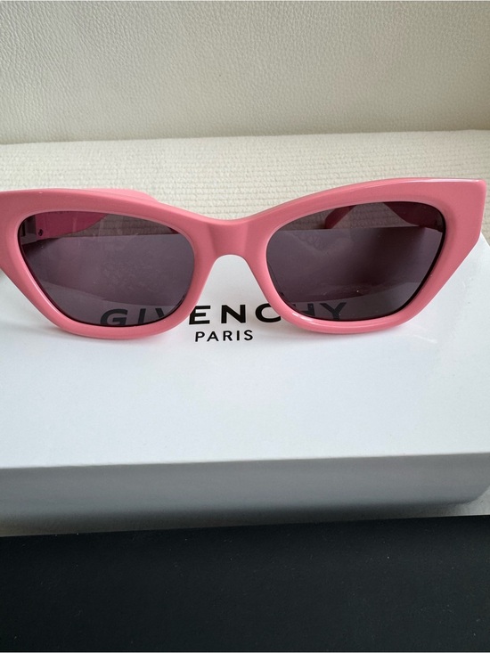 Givenchy Pink Cat-Eye Sunglasses with Dark Lenses main image 6